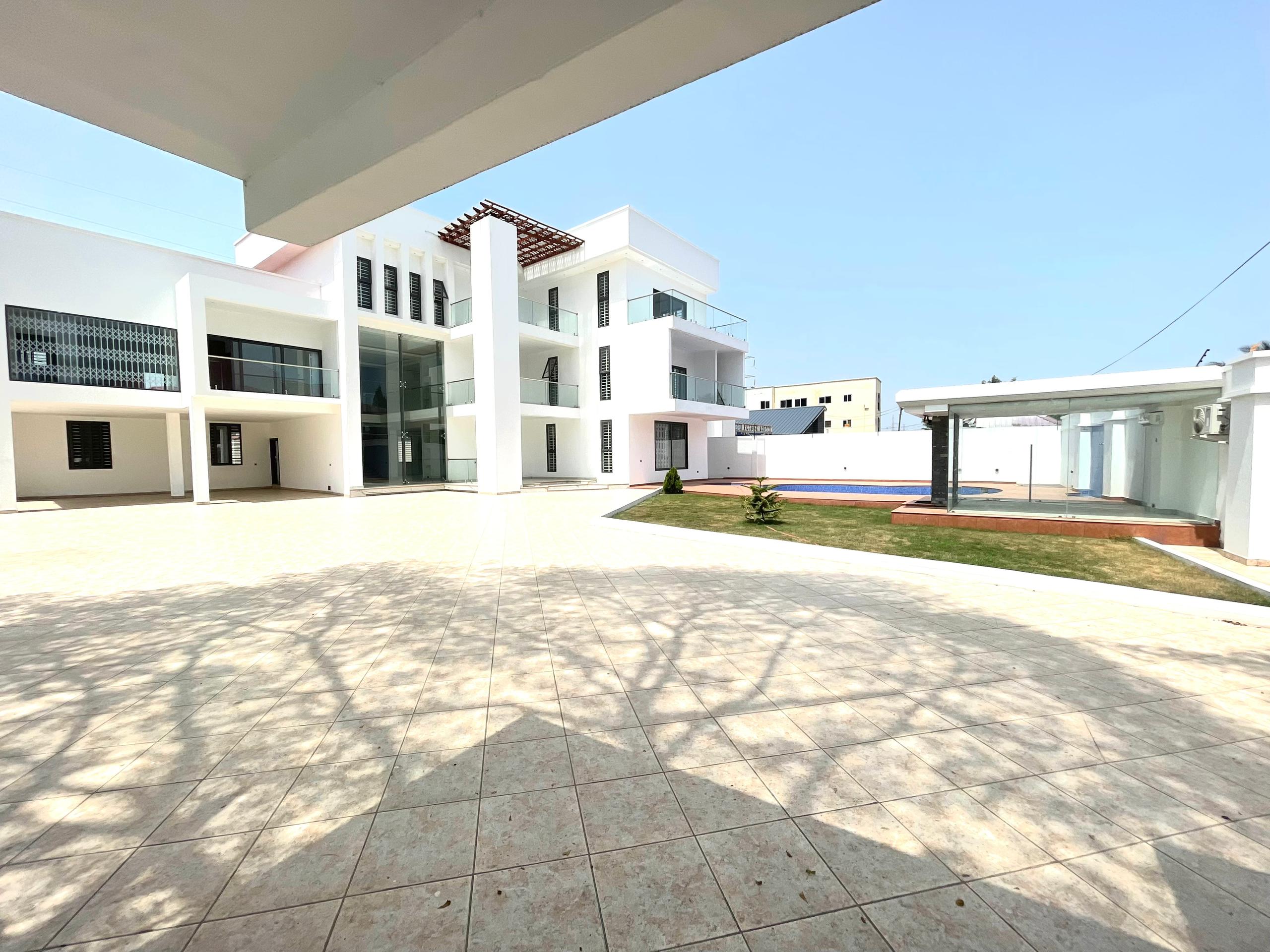 Newly Built 8 Bedrooms Ensuite Storey