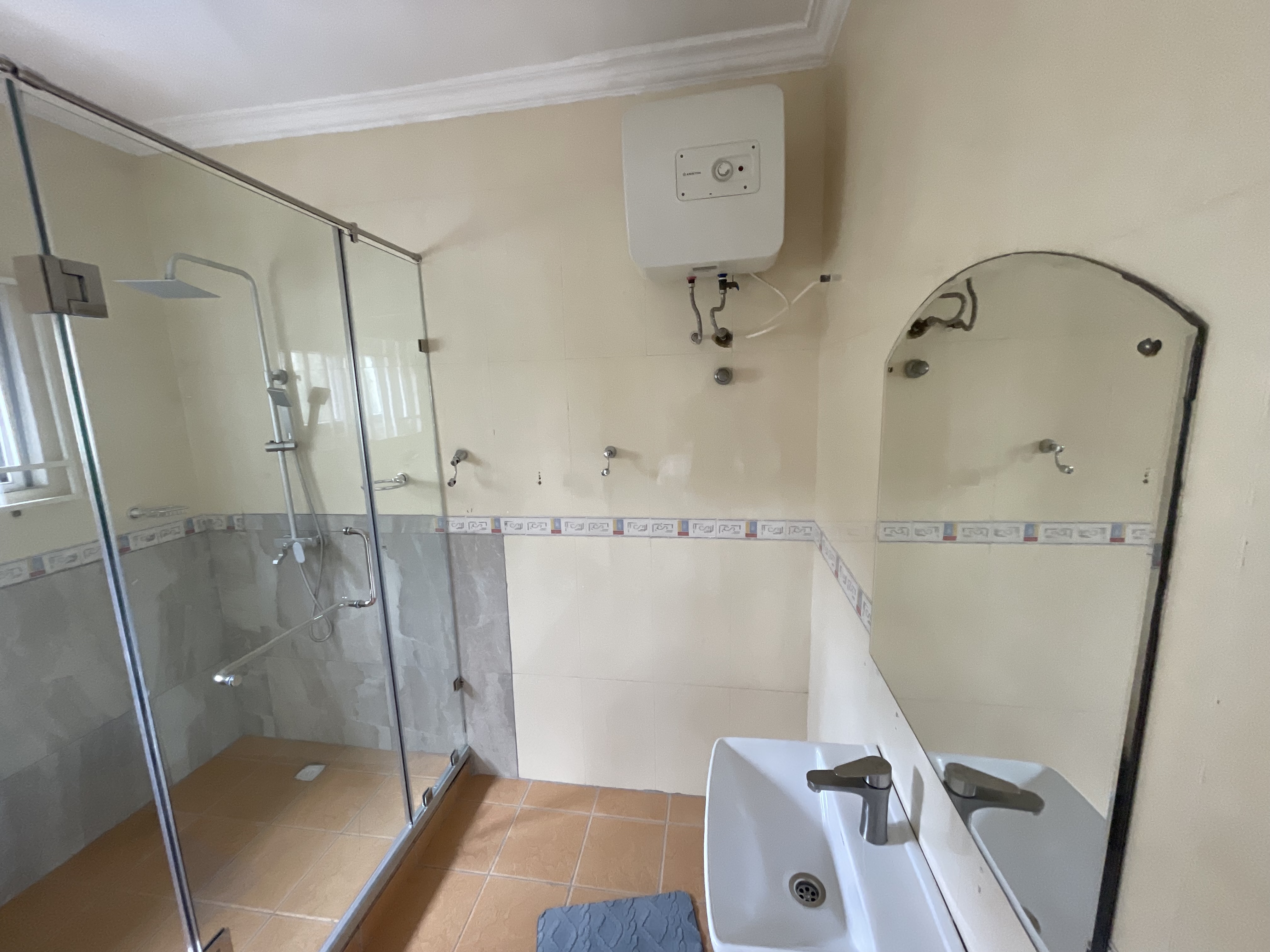 ROYALS PARK APARTMENT ( three bedrooms)