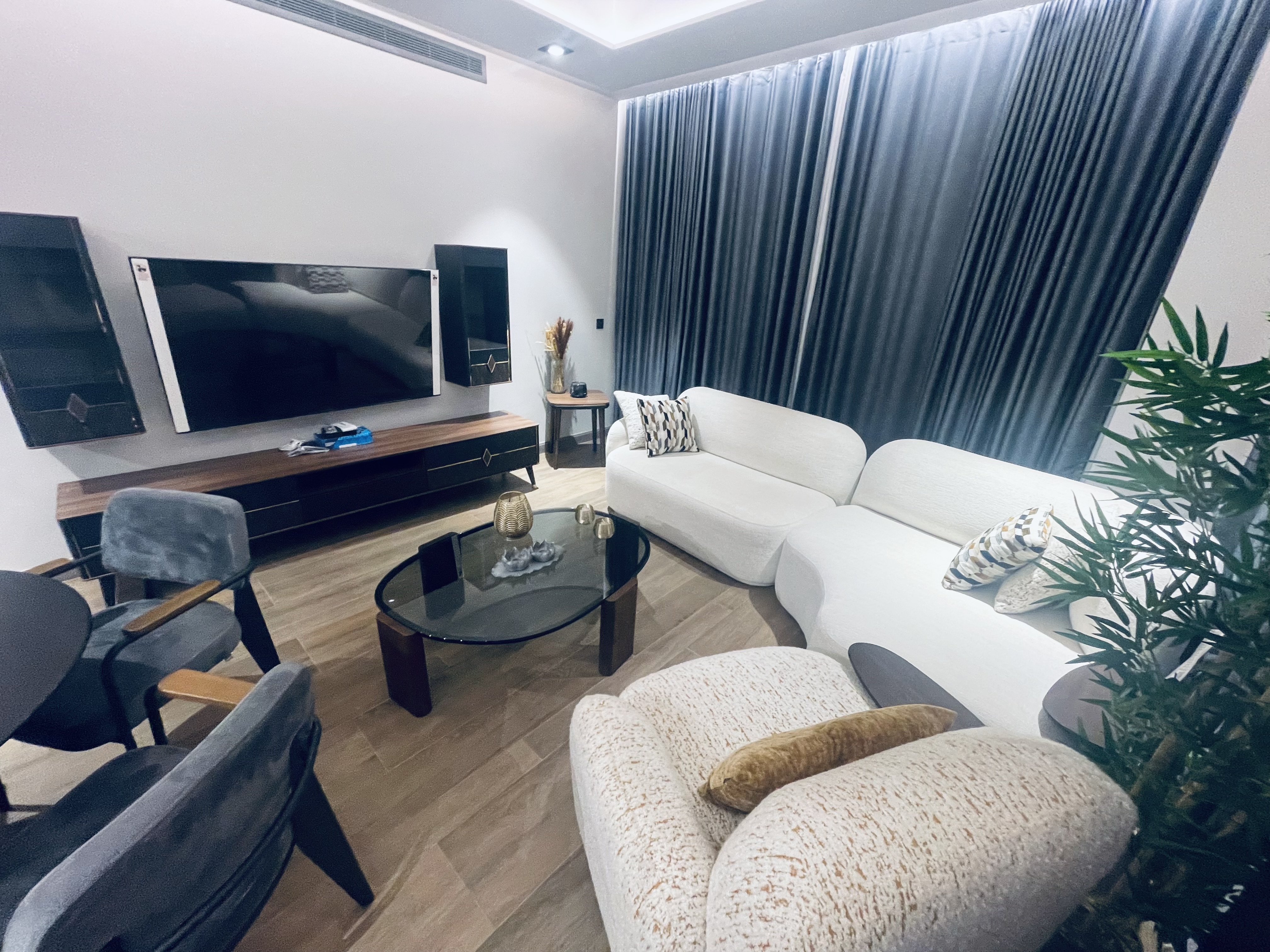 TWO BEDROOM APARTMENTS AT DIAMOND IN.M
