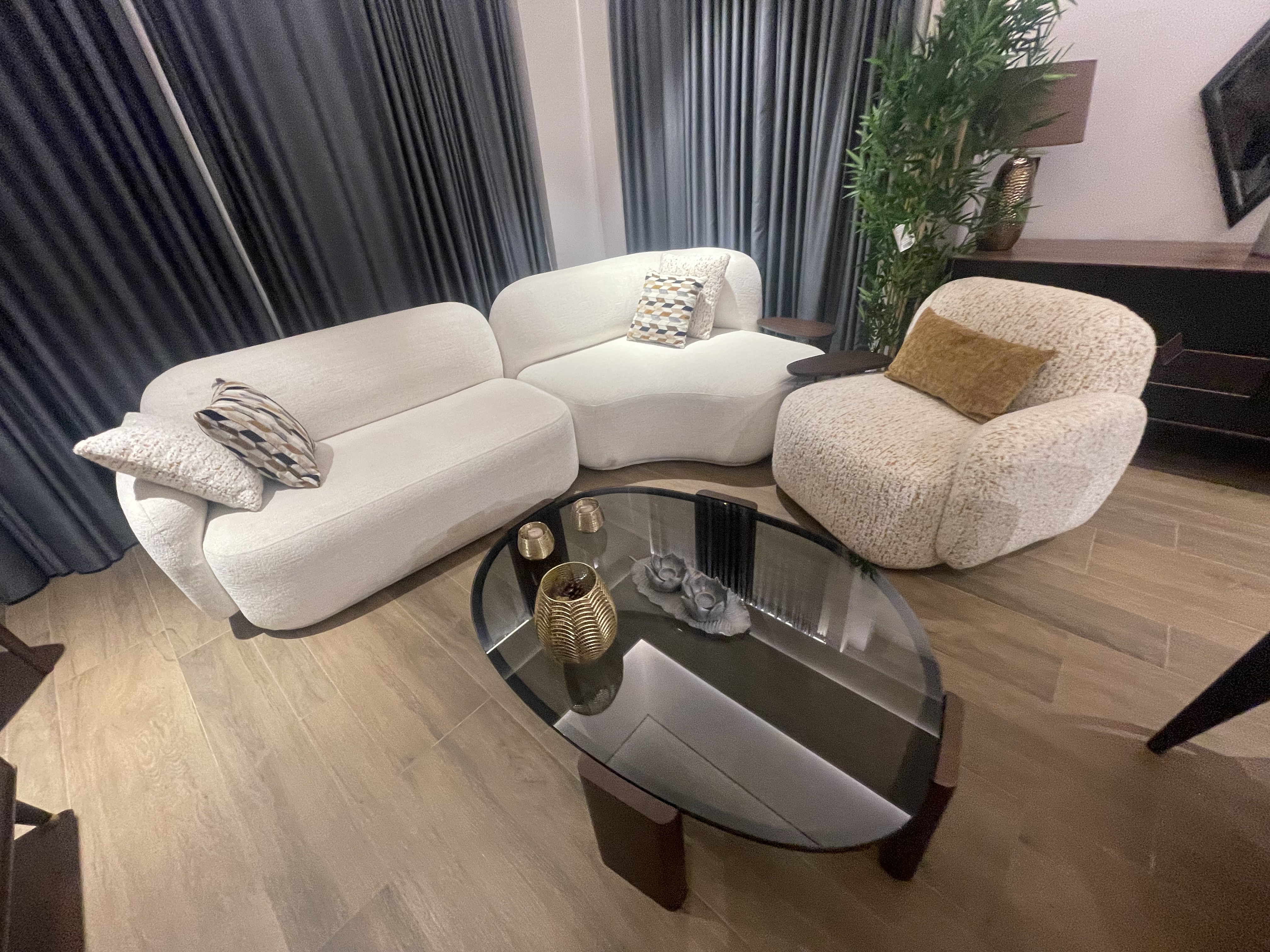 TWO BEDROOM APARTMENTS AT DIAMOND IN.M