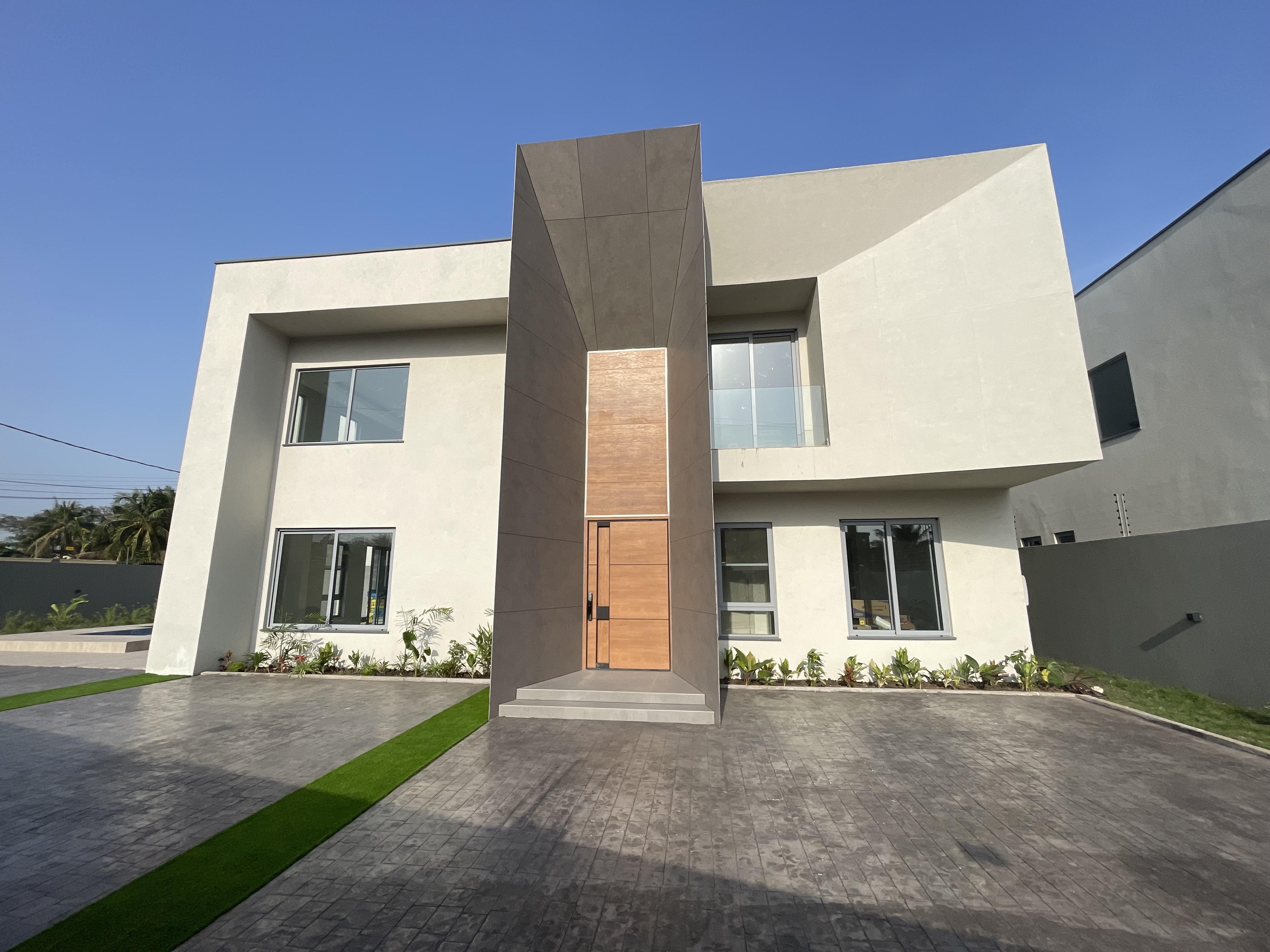 LUXURIOUS FOUR BEDROOMS HOUSES