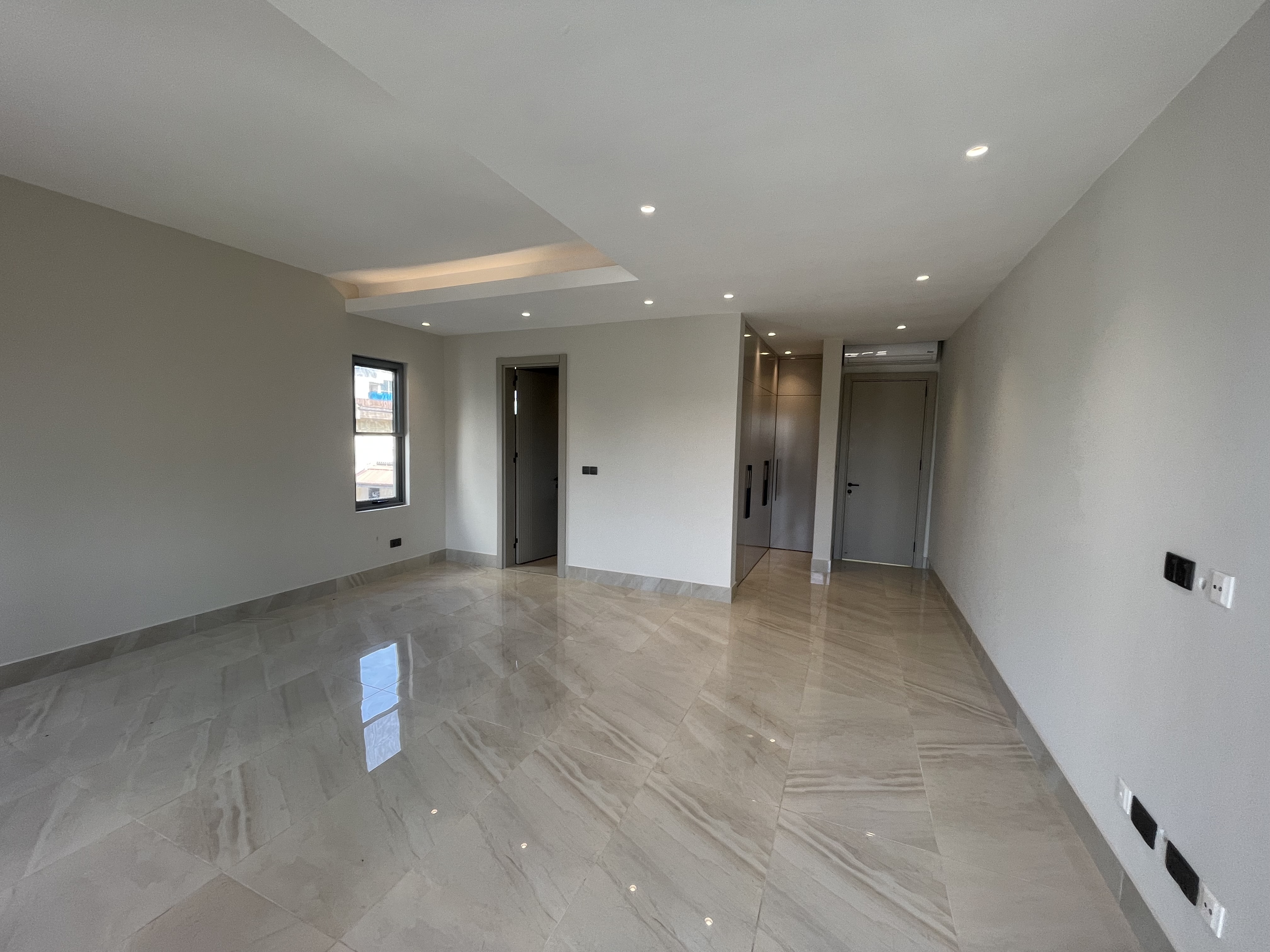 LUXURIOUS FOUR BEDROOMS HOUSES