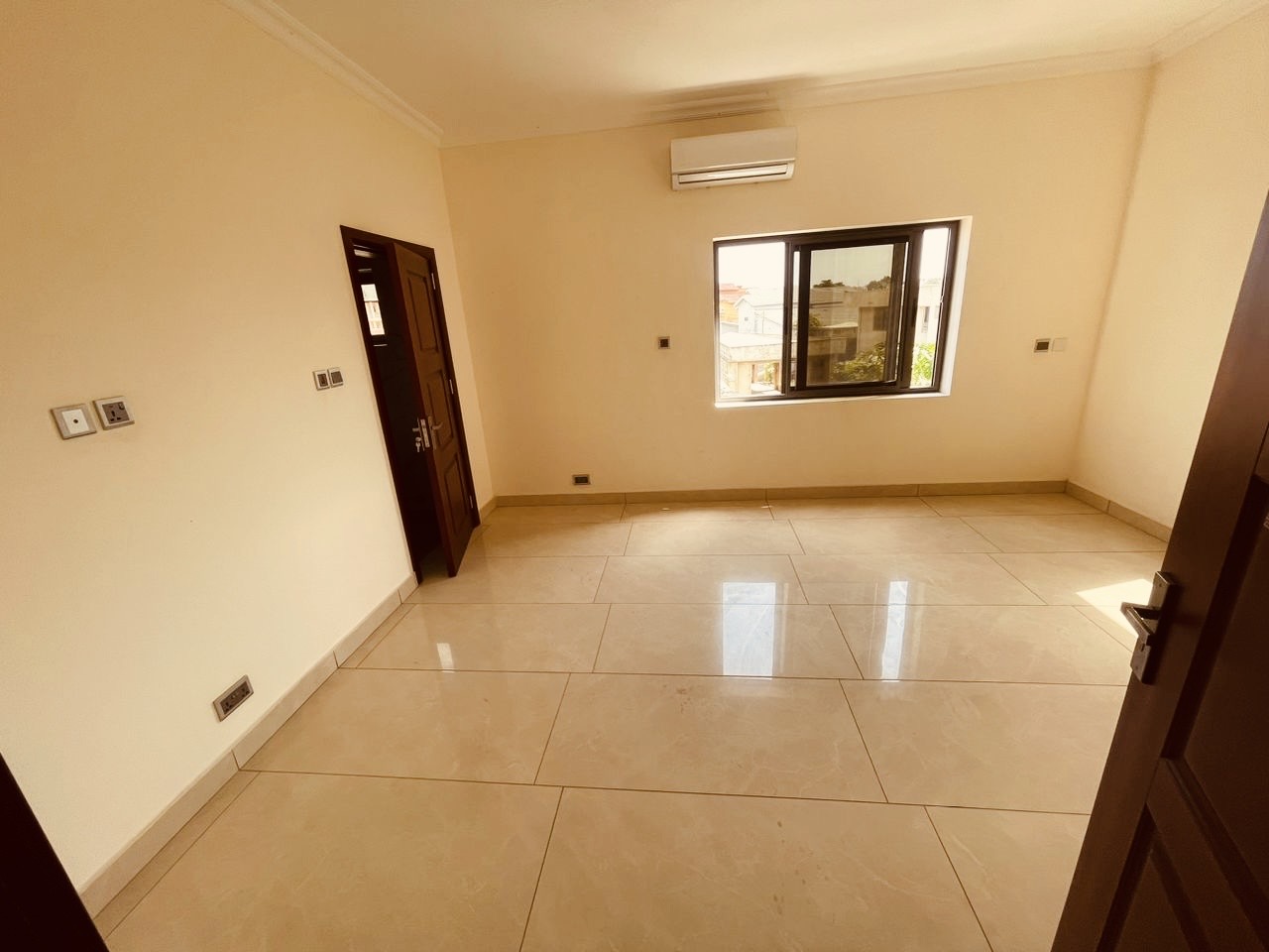 FIVE BEDROOM HOUSE AT AMERICAN HOUSE