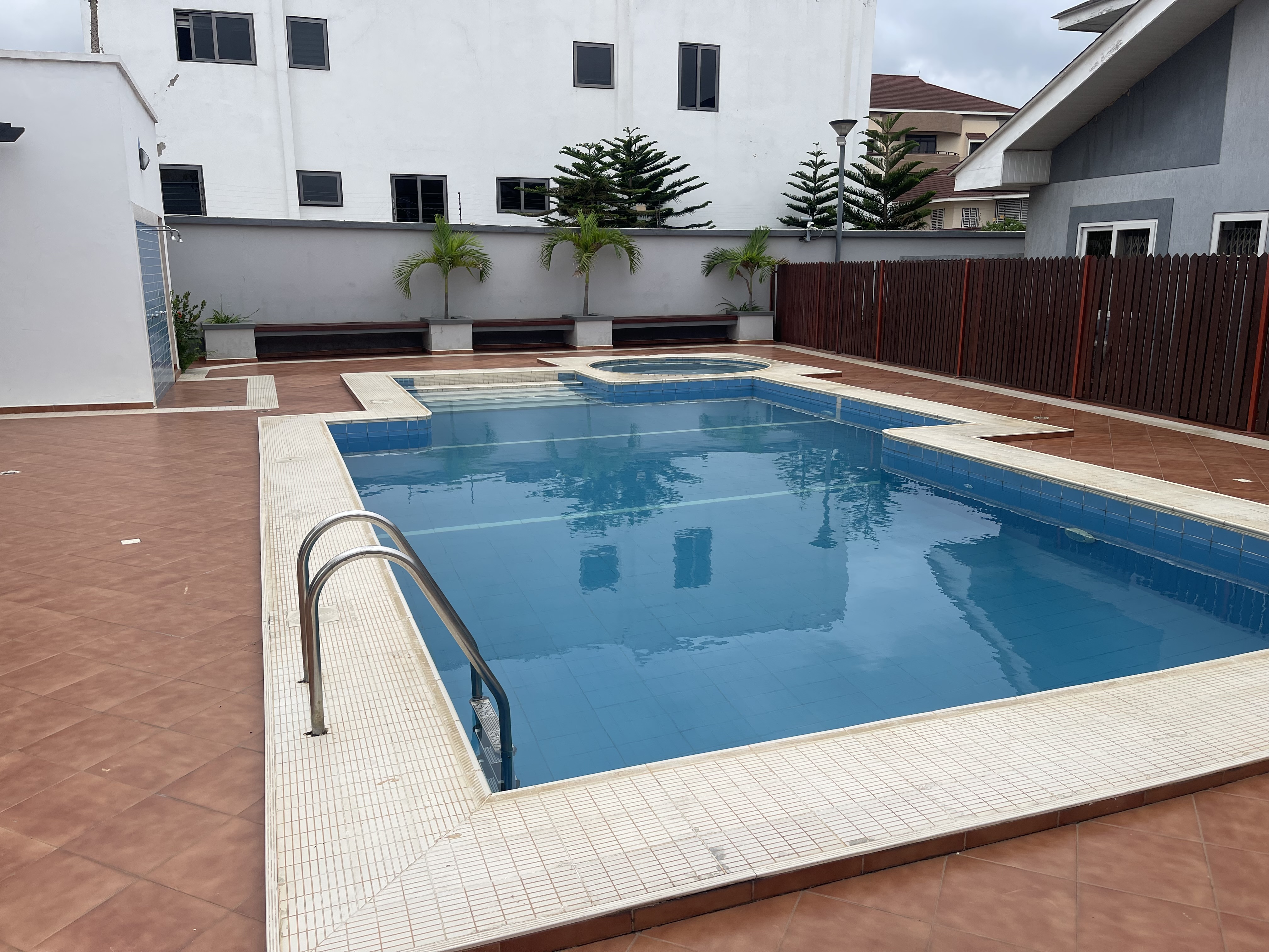 Serene Suburb: Spacious 4-Bedroom Home in East Legon ( fully furnished)