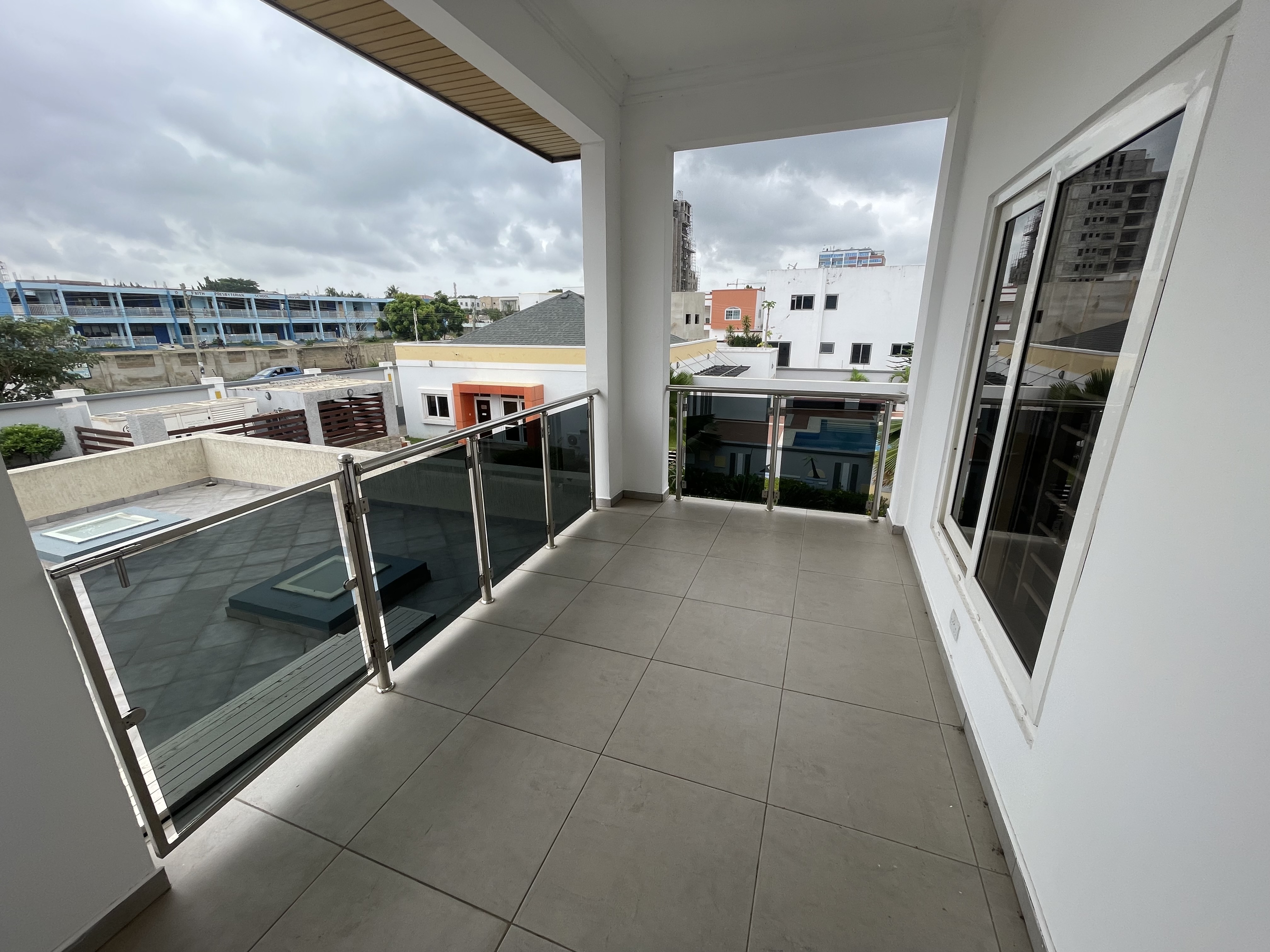 Serene Suburb: Spacious 4-Bedroom Home in East Legon ( fully furnished)