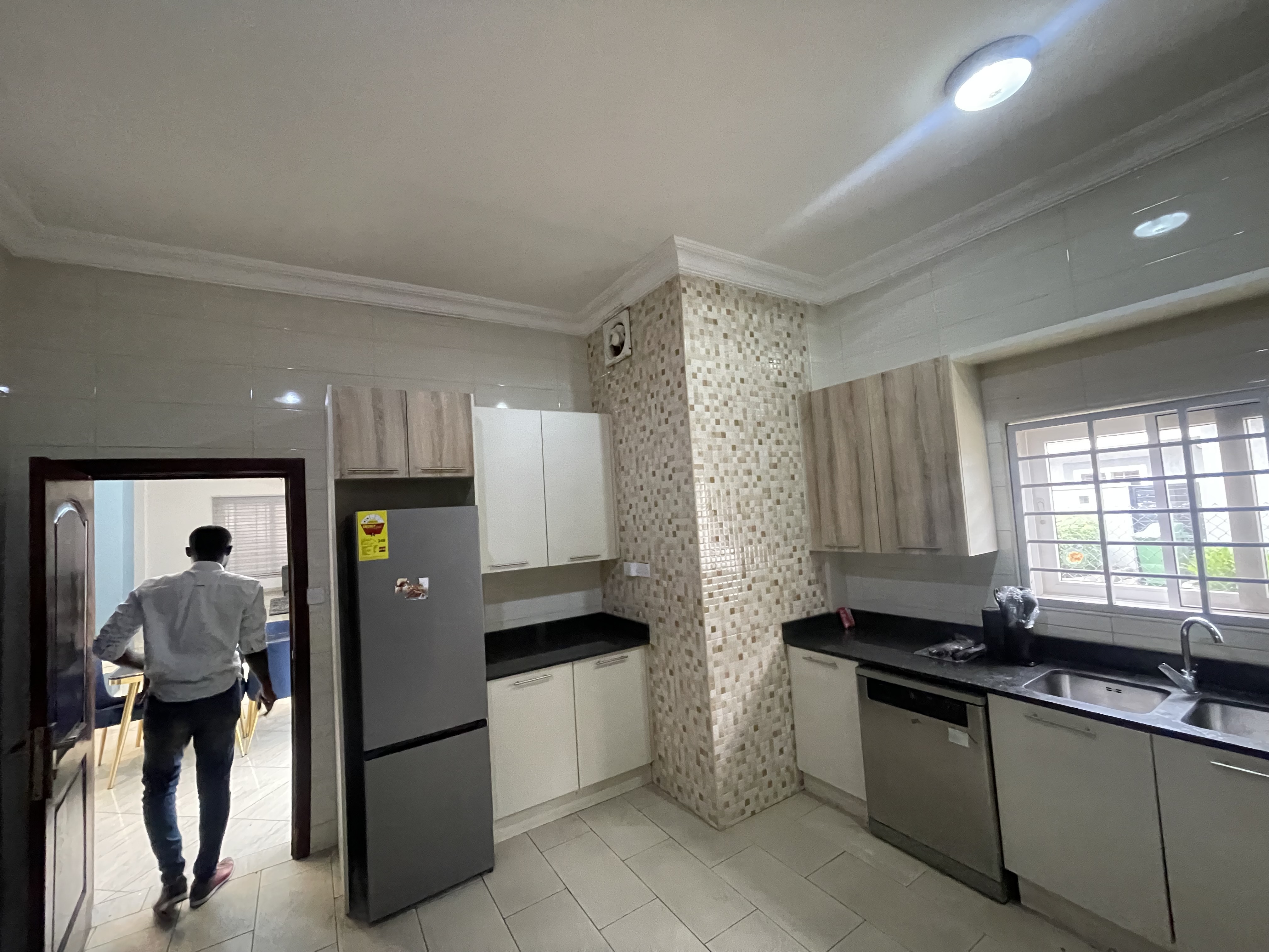 Serene Suburb: Spacious 4-Bedroom Home in East Legon ( fully furnished)