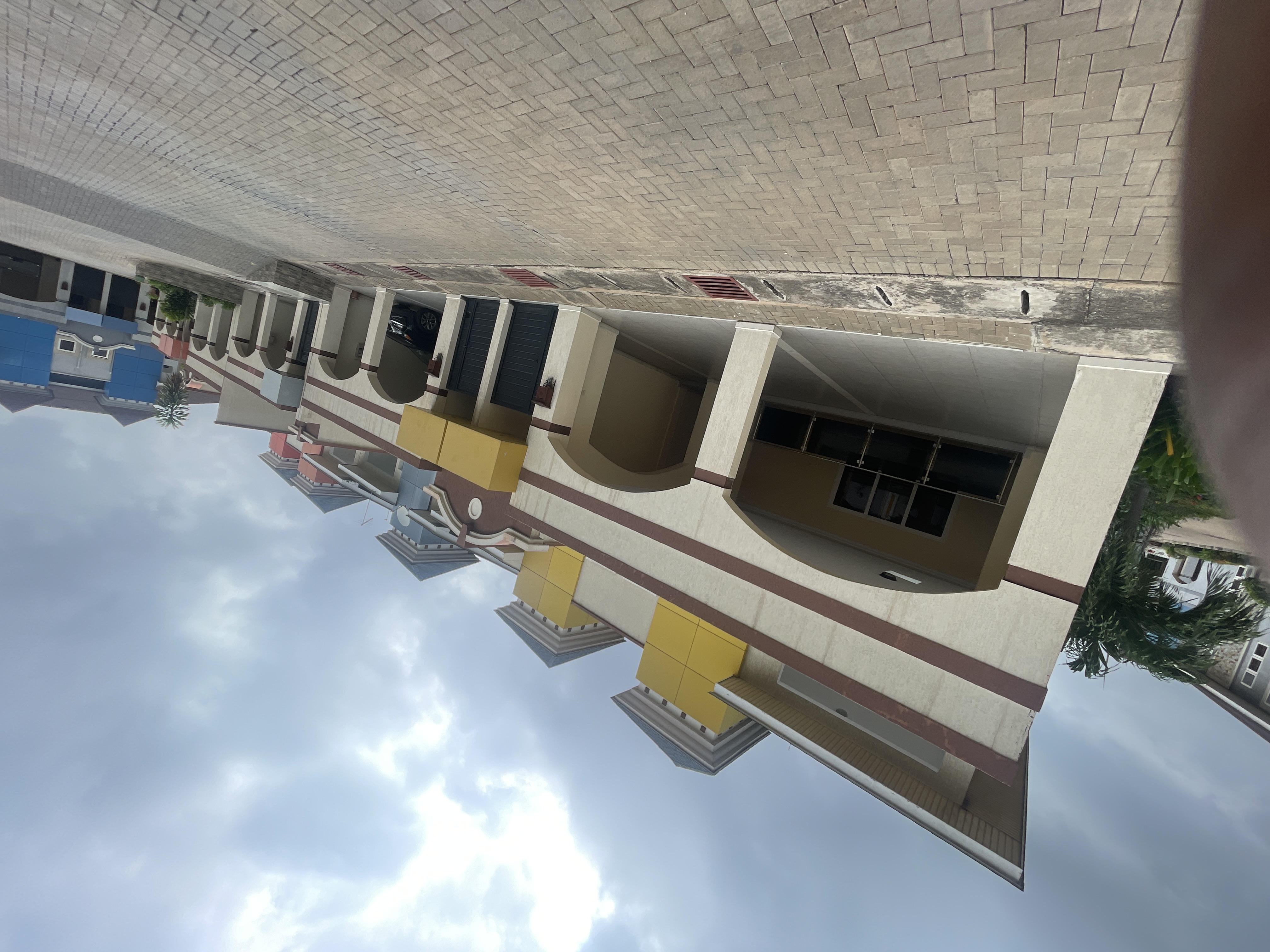 Serene Suburb: Spacious 4-Bedroom Home in East Legon ( fully furnished)
