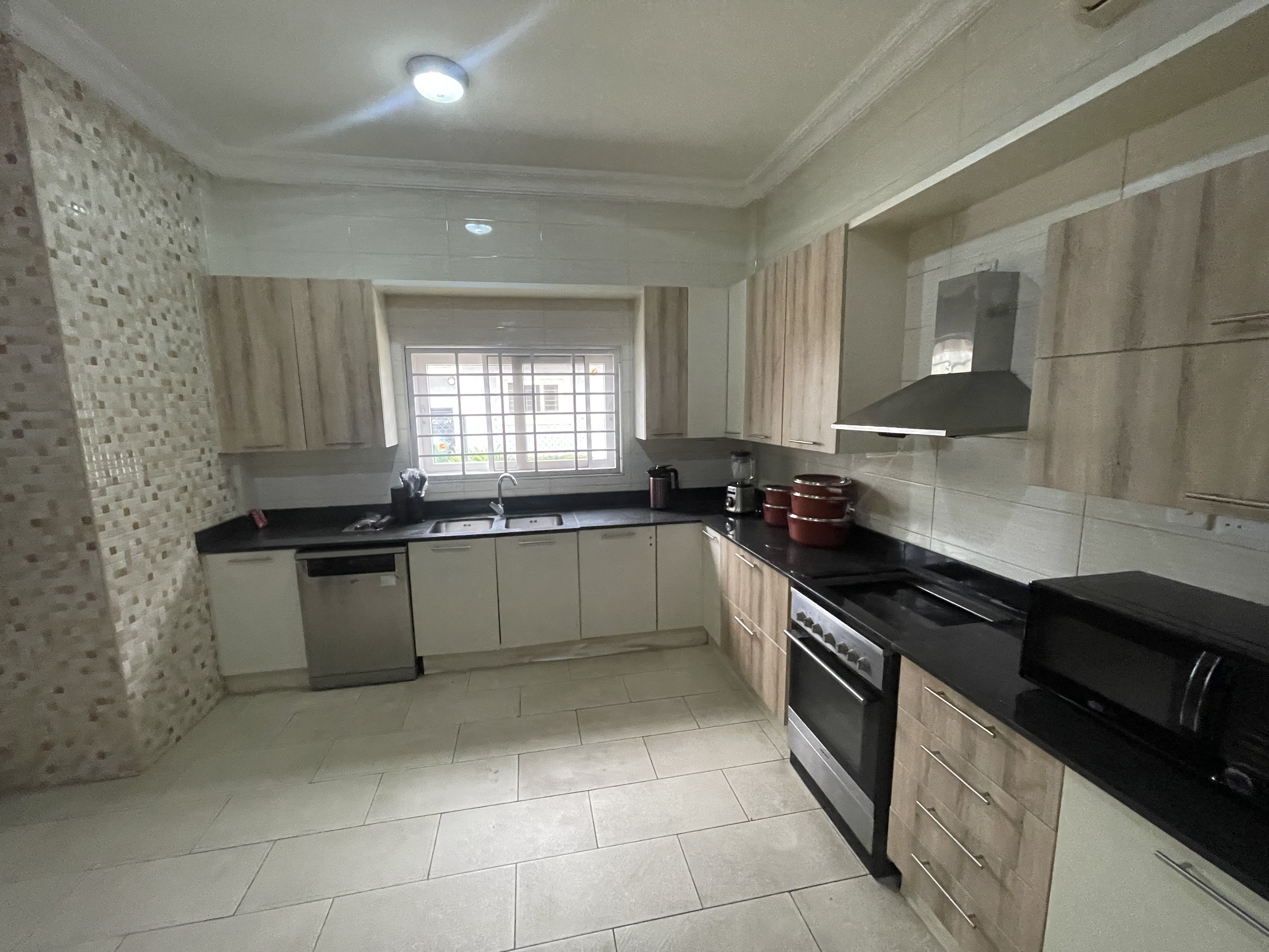 Serene Suburb: Spacious 4-Bedroom Home in East Legon ( fully furnished)