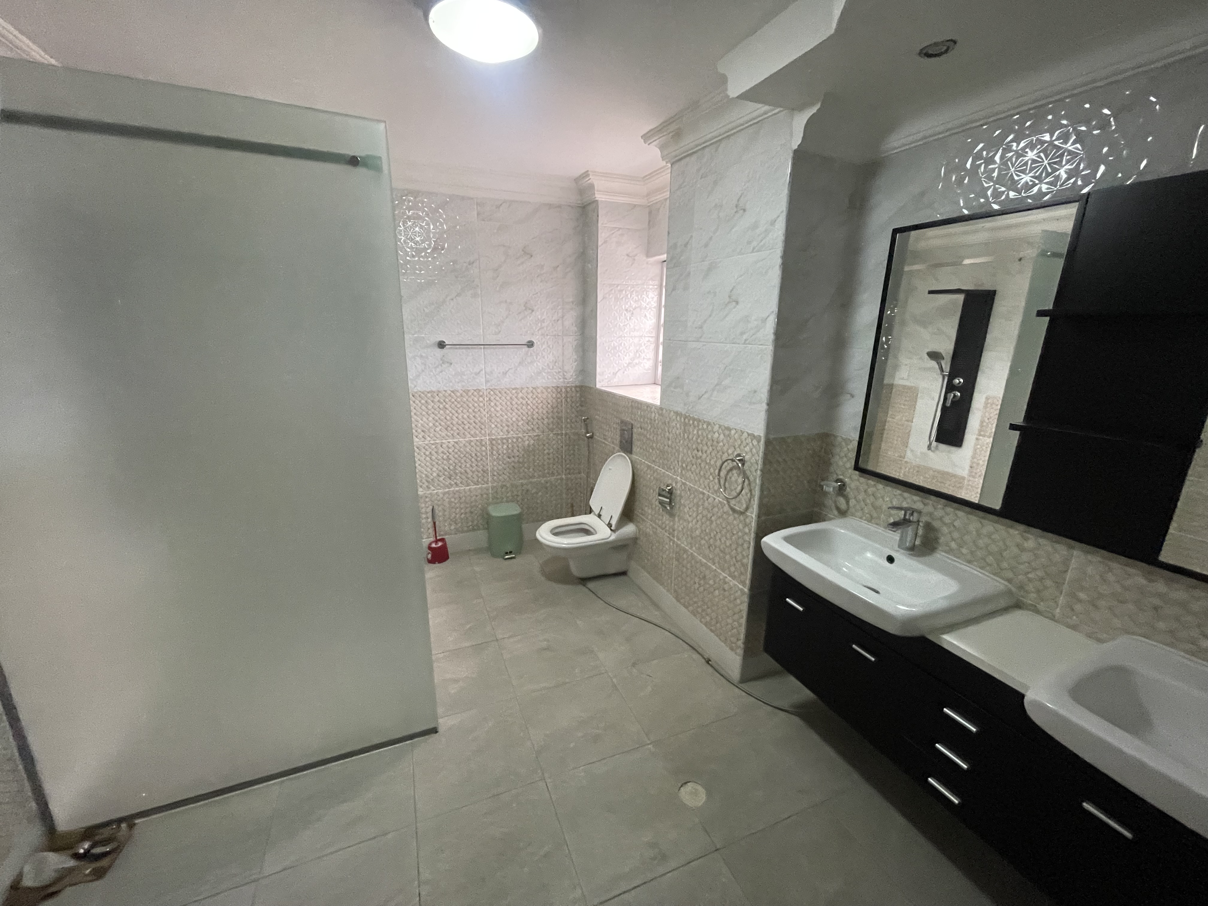 Serene Suburb: Spacious 4-Bedroom Home in East Legon ( fully furnished)