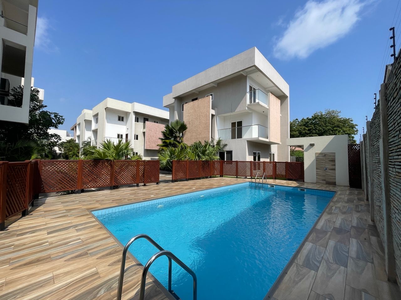 Luxurious Four Bedroom Townhouse